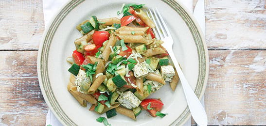 Recept van het Voedingscentrum: Pasta met courgette en tofu