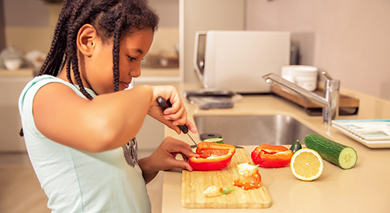Je kind kan prima vegetarisch eten. Zorg wel dat hij genoeg vitamine B1 en B12 en ijzer binnenkrijgt.