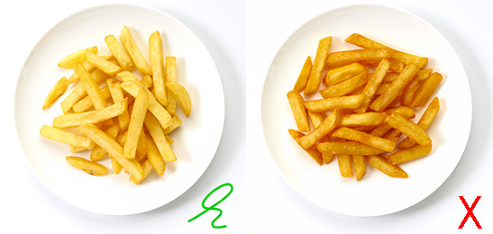 Hoe bak je friet/patat goudgeel? Je bakt friet/patat goudgeel door ze op maximaal 175 °C te verhitten, kleine hoeveelheden in de frituur te doen en de friet er op tijd uit te halen.